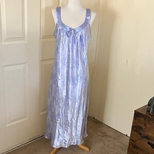 Jones New York Light Periwinkle Blue Satin Chemise Size Medium